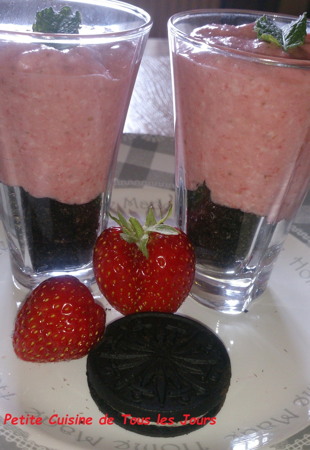Verrines Mousse Fraise –&nbsp;Oréo