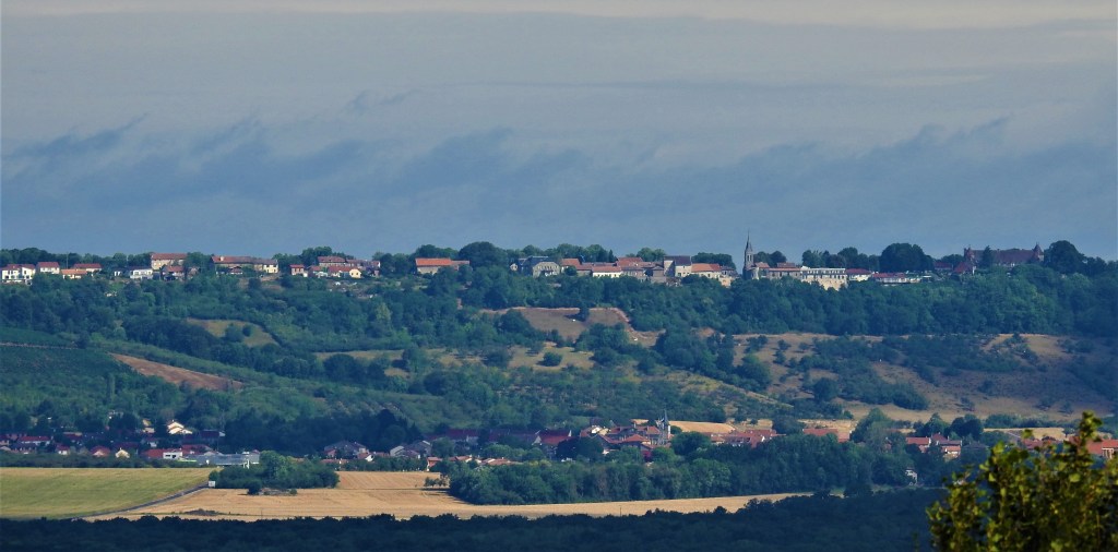 Vue sur Hattonchâtel (55210) sur la côte et au bas de la côte Vigneulles-les-Hattonchâtel (55210)
les-passions-de-faby.com
