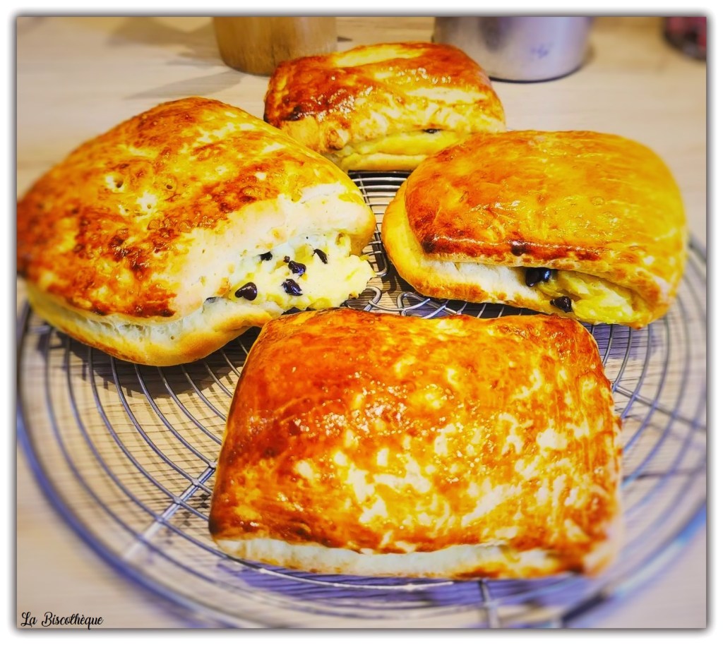 Suisses Gourmands (Brioches à la Crème Pâtissière et aux Pépites de&nbsp;Chocolat)